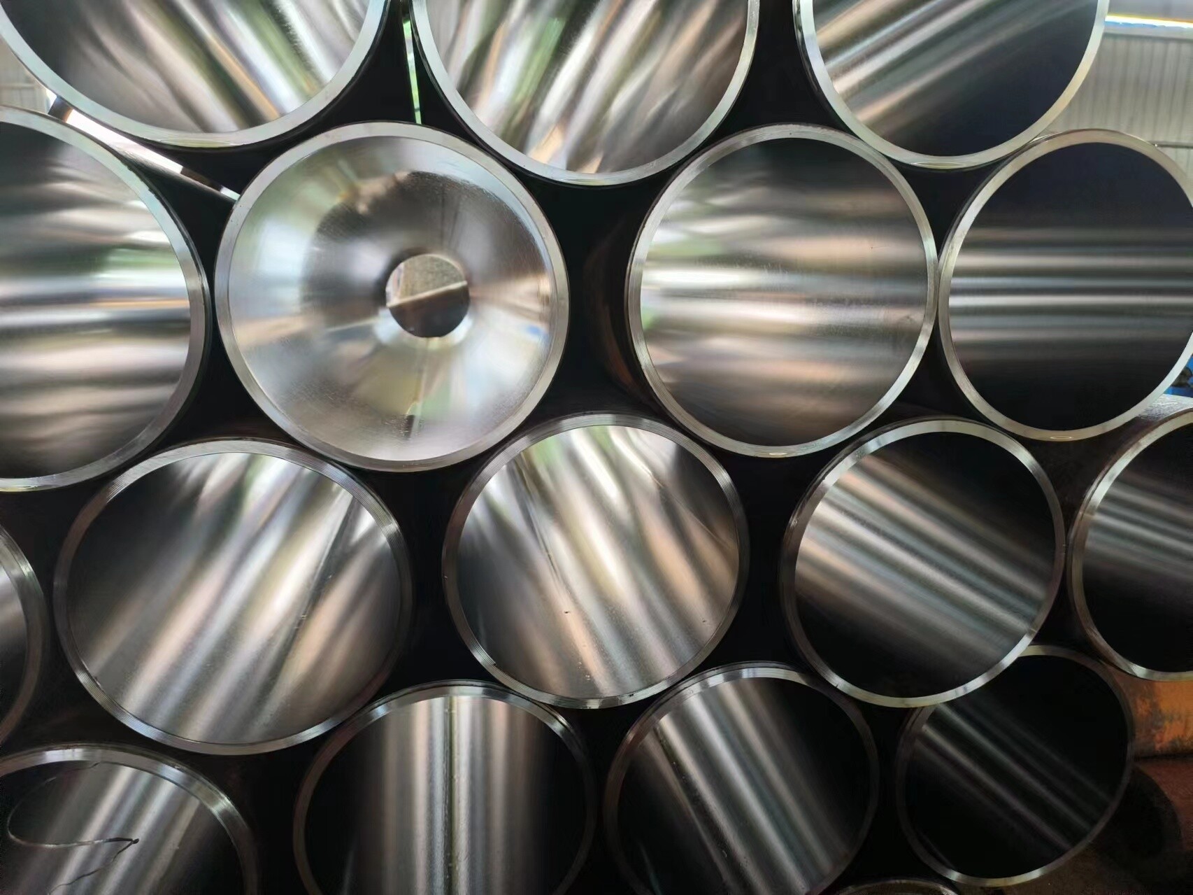 أنبوب مصقول