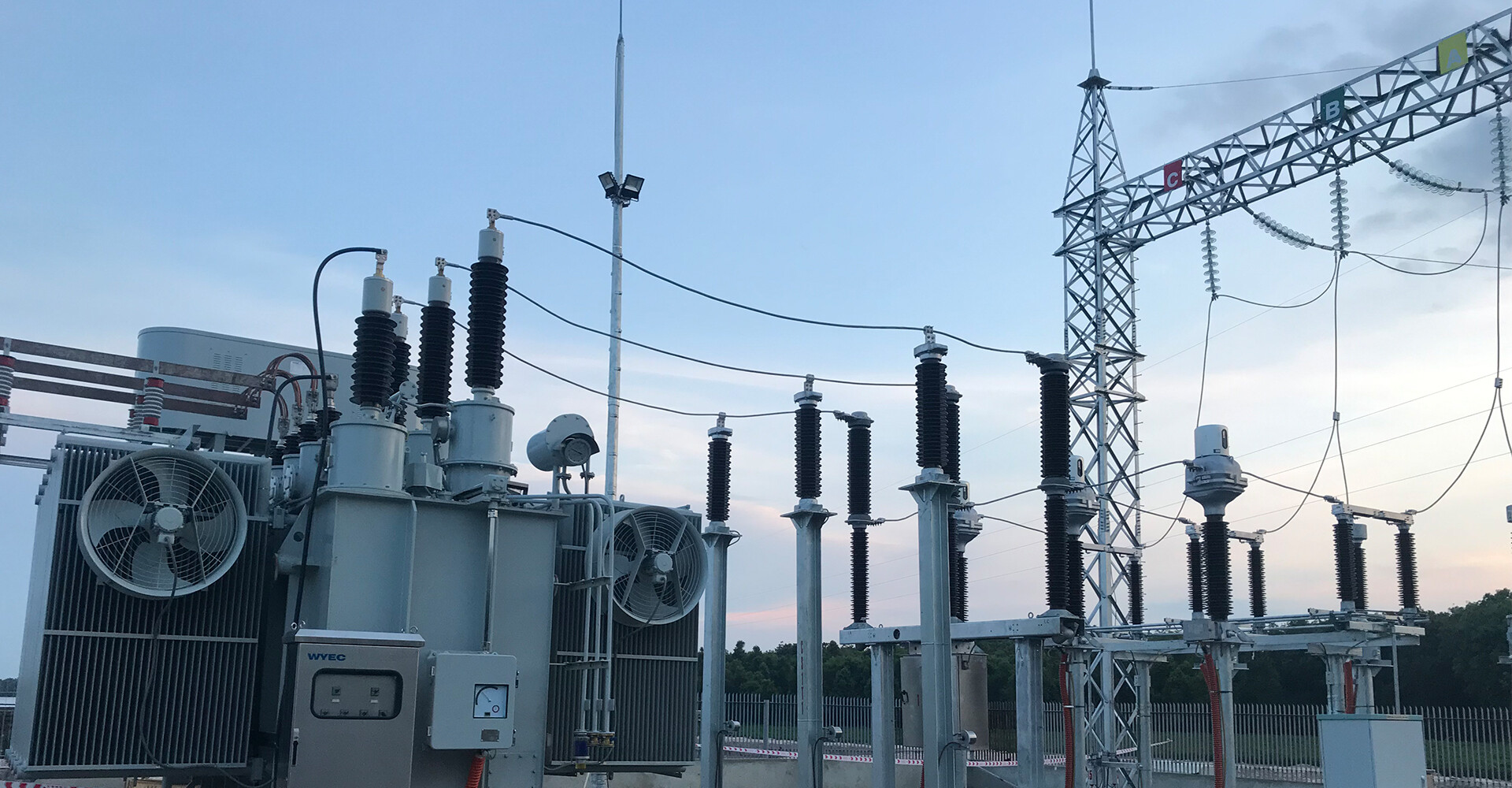 محول مغمور بالزيت.jpg