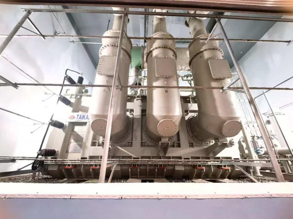 محول ثلاثي الأطوار بقدرة 123 ميجا فولت أمبير مع دورة زيت قسرية 400 كيلو فولت