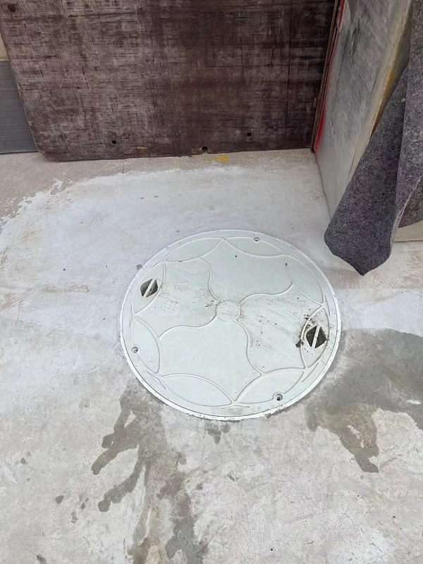 غطاء فتحة التفتيش 3.jpg