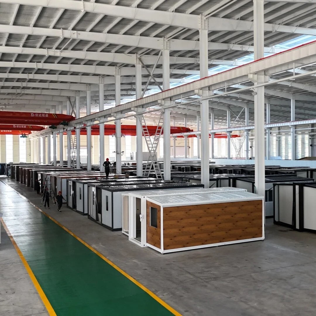 منزل قابل للتوسيع بجناحين مزدوجين