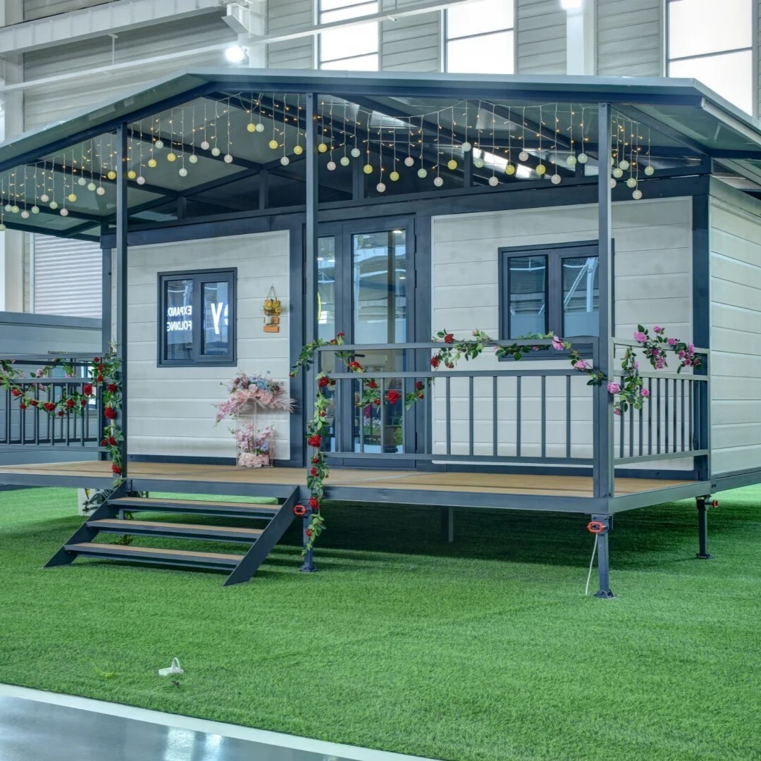 منزل قابل للتوسيع بجناحين مزدوجين