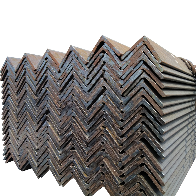 قضيب فولاذي بزاوية