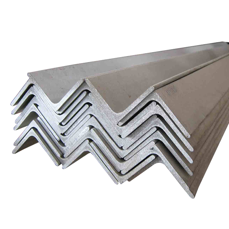 قضيب فولاذي بزاوية