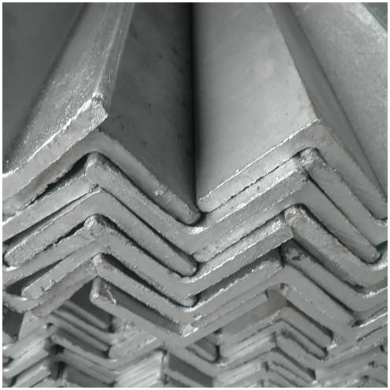 قضيب فولاذي بزاوية