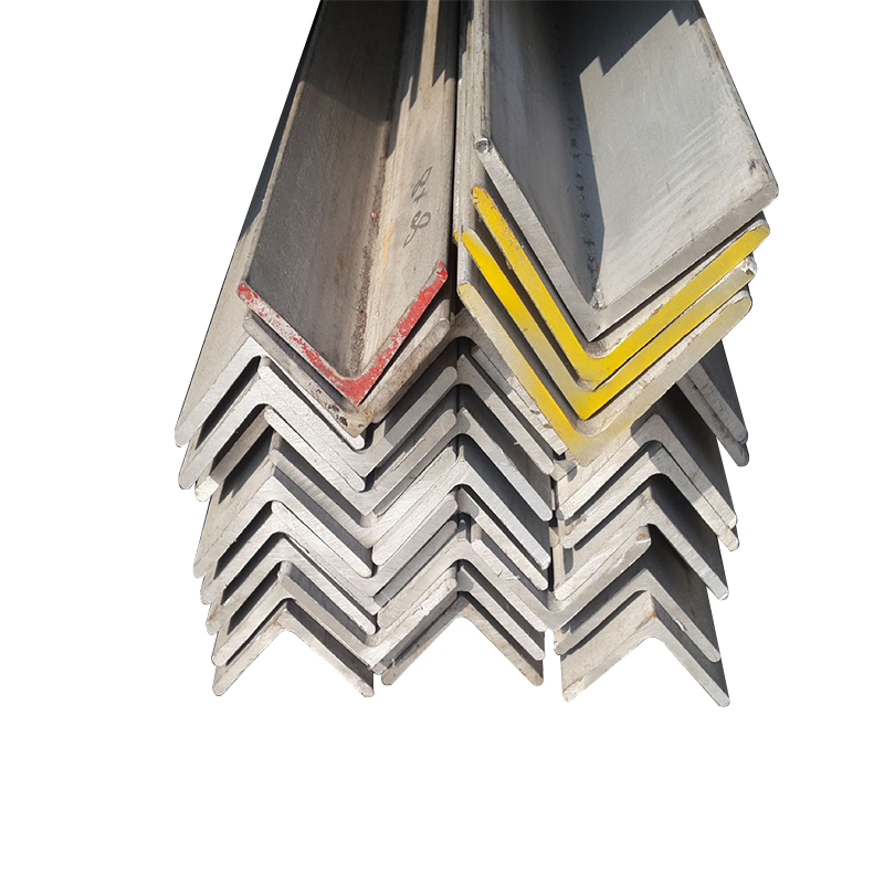 قضيب فولاذي بزاوية