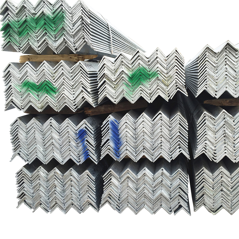 قضيب فولاذي بزاوية