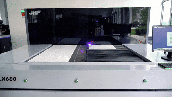 إحداث ثورة في التقاليد، وإحداث فرق كبير في التفاصيل الصغيرة! طابعة الأحرف LX680 تجعل طباعة لوحات الدوائر أكثر وضوحًا.