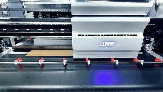 نحقق الفوز بالسرعة ونبرع بالدقة! طابعة JHF CZ2516 عالية السرعة للطباعة المباشرة على العبوات المموجة تطلق زخمًا جديدًا