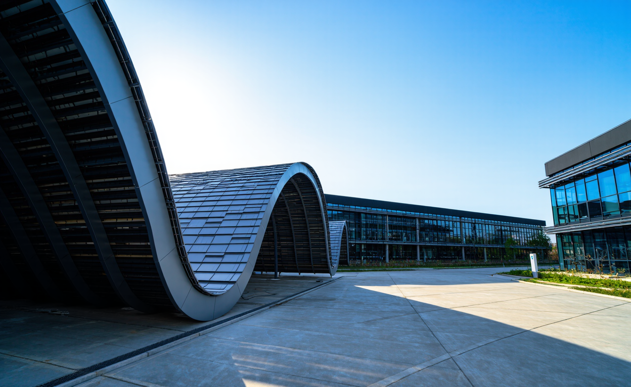 What is the principle of photovoltaic solar panels?