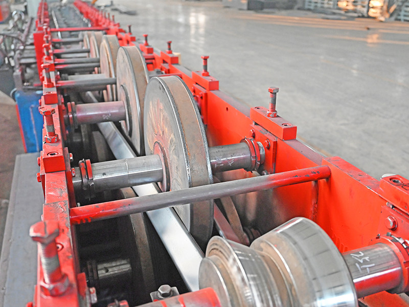 ماكينة التشكيل بالثني على البارد للشعاع المتكامل