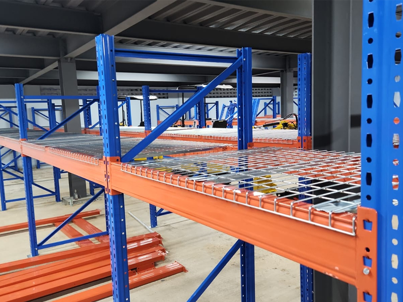 يشتري عملاء توباغو رفوف منصات التحميل والشبكات.