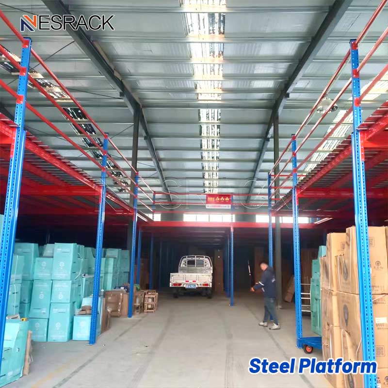 الميزانين والمنصة الفولاذية