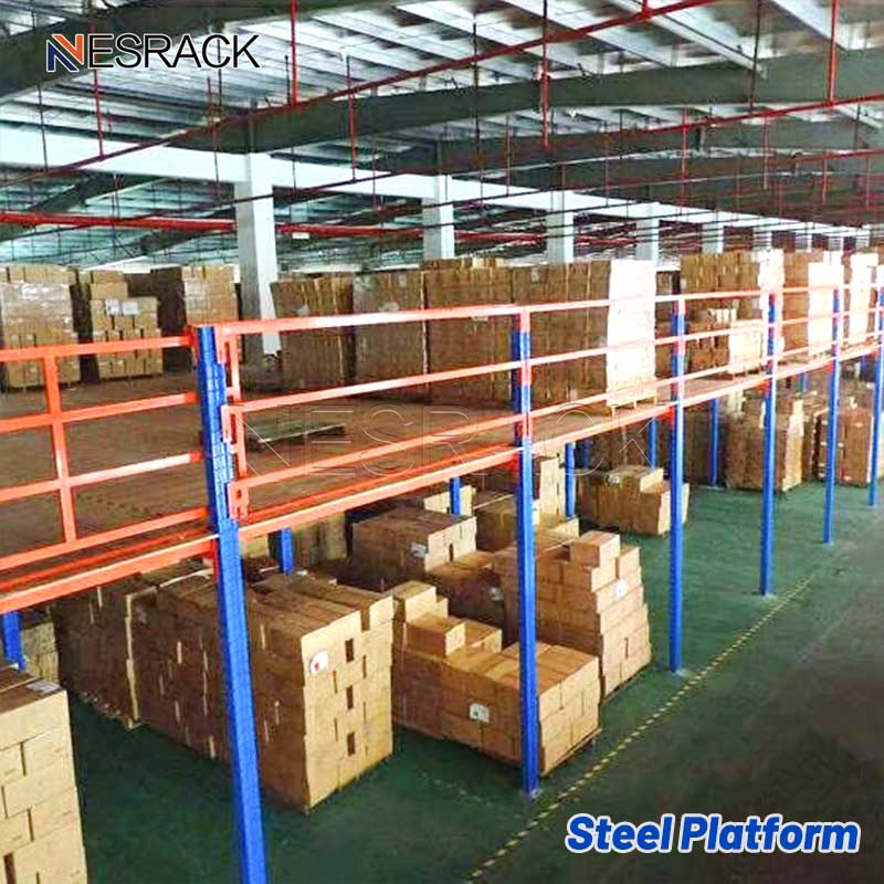 الميزانين والمنصة الفولاذية