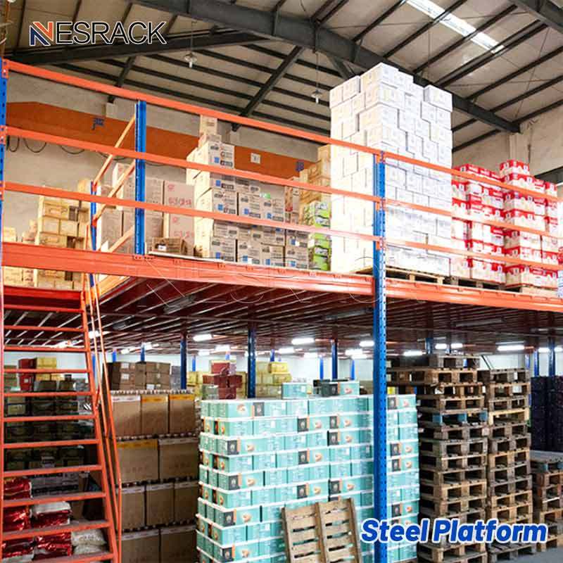 الميزانين والمنصة الفولاذية