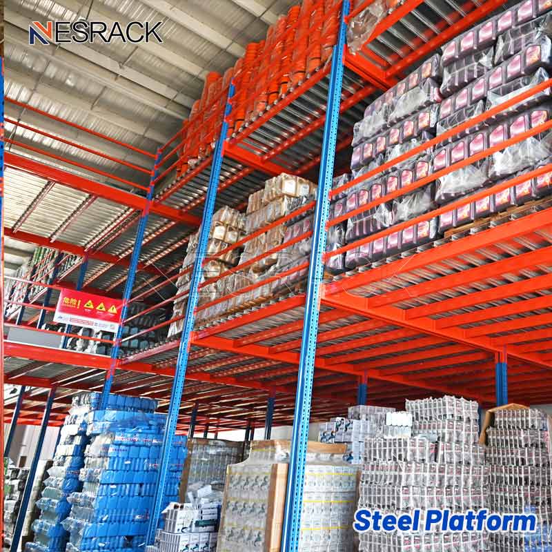 الميزانين والمنصة الفولاذية