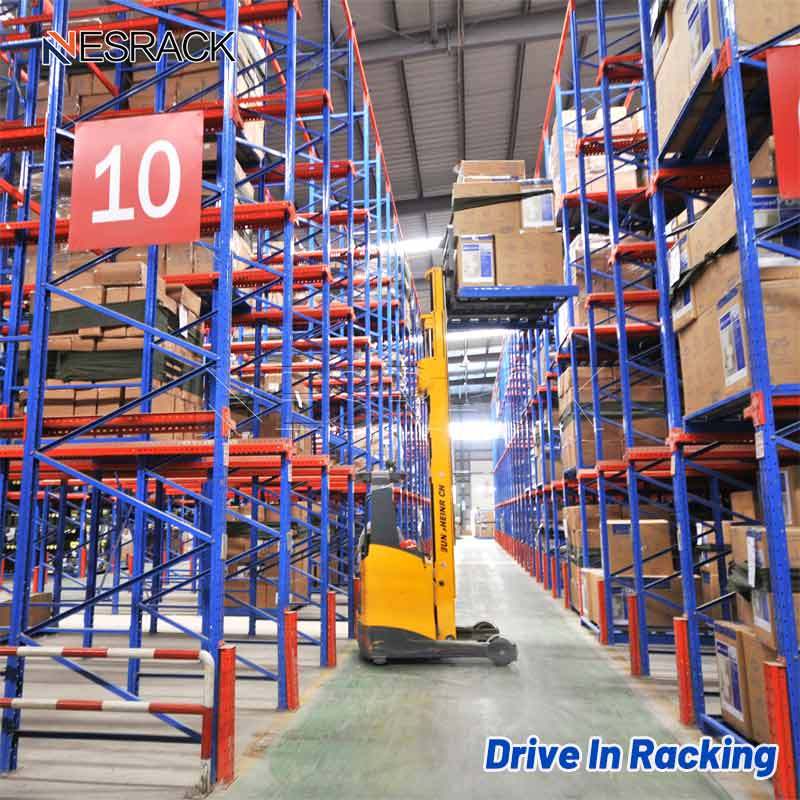 أرفف القيادة في السيارة