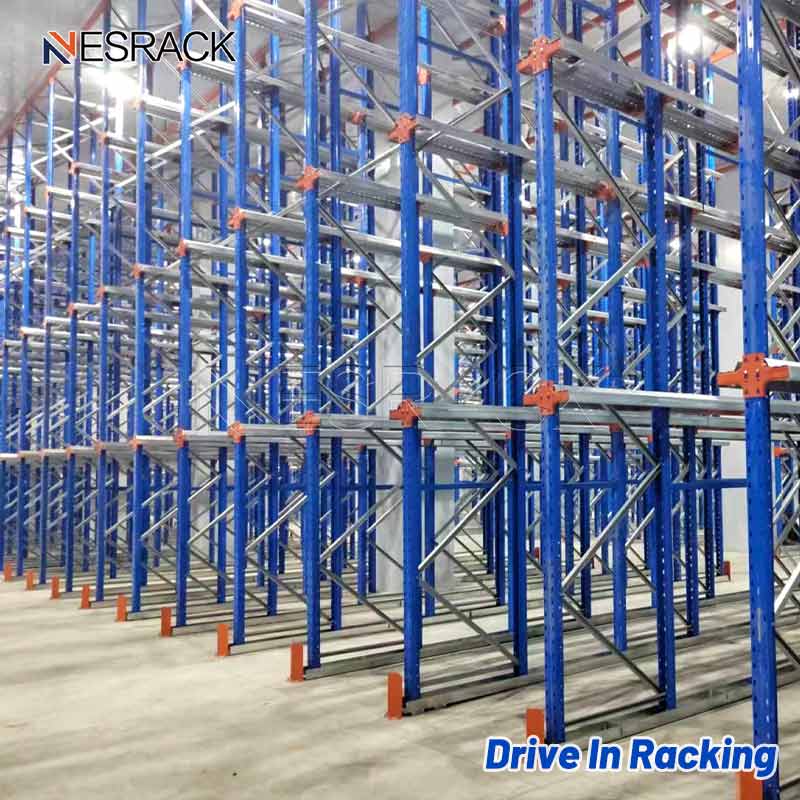 أرفف القيادة في السيارة