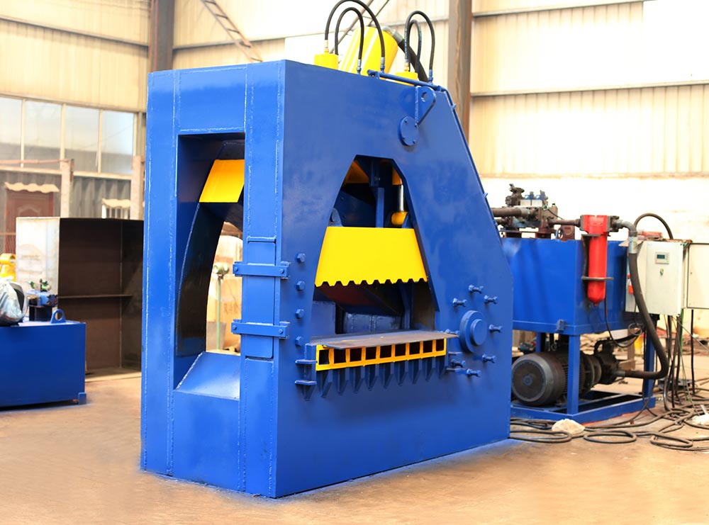 مقص رأس النمر