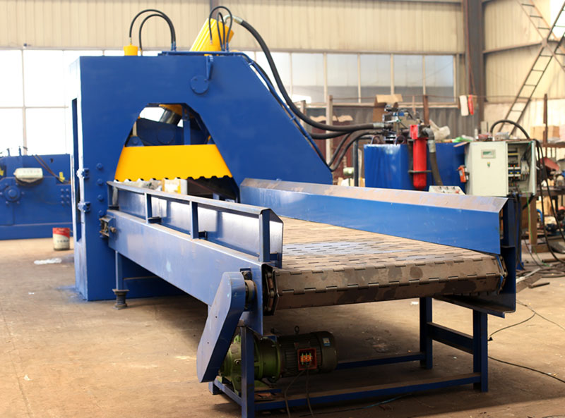 مقص رأس النمر