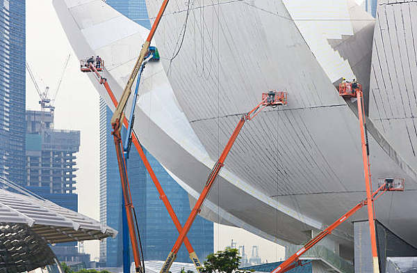 العمل على ارتفاعات عالية