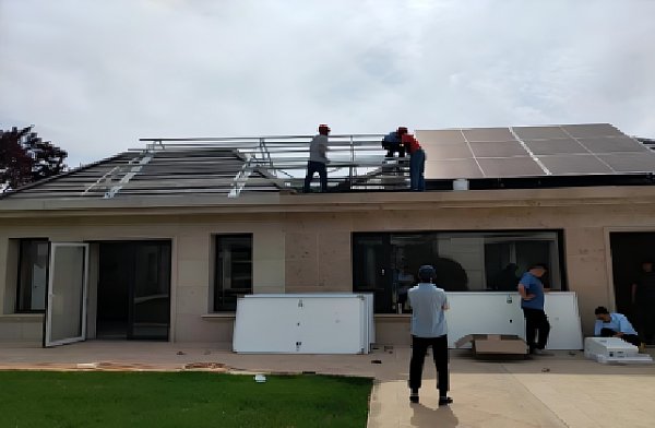 Proje yeri: Lixia Bölgesi, Jinan Şehri, Shandong Eyaleti Kurulu kapasite: Fotovoltaik 16.5kWp, enerji depolama 10kW/20kWh