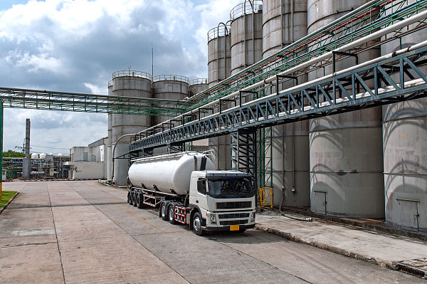 شبكة تشيانكو - شاحنات الصهاريج والنقل البري للمواد الكيميائية الخطرة في مصانع البتروكيماويات - صورة رقم 10486493