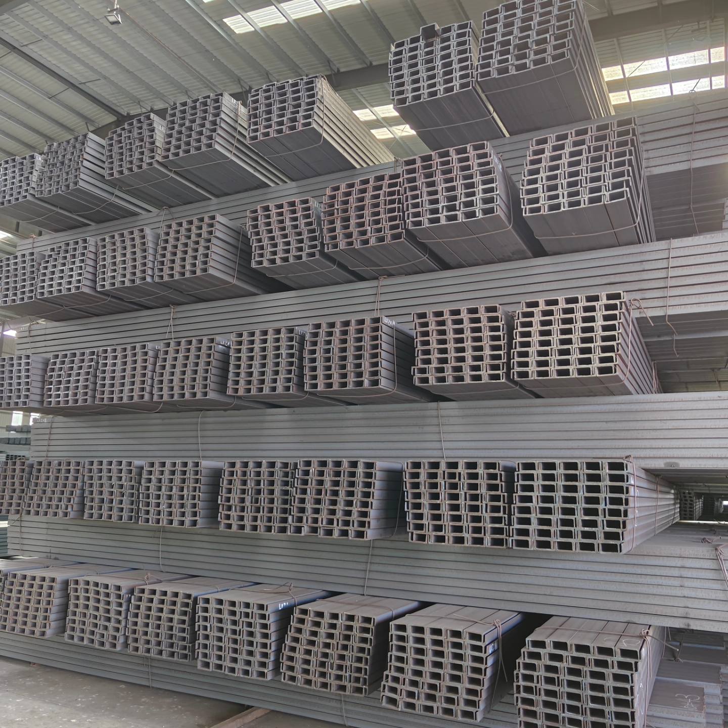 الكمرات الفولاذية الكمرات الفولاذية