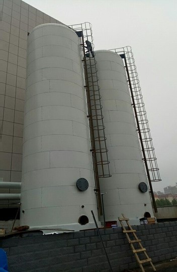 الفرق بين خزانات التبريد المصنوعة من الفولاذ المقاوم للصدأ والفولاذ الكربوني