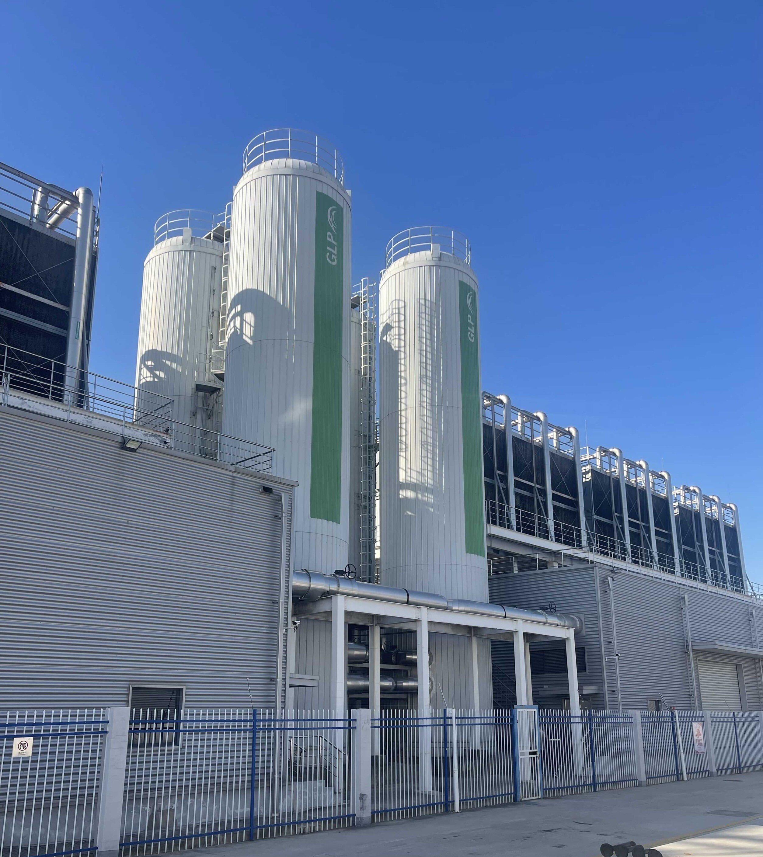 لماذا تفشل بعض خزانات التخزين البارد الموفرة للطاقة في التشغيل الفعلي