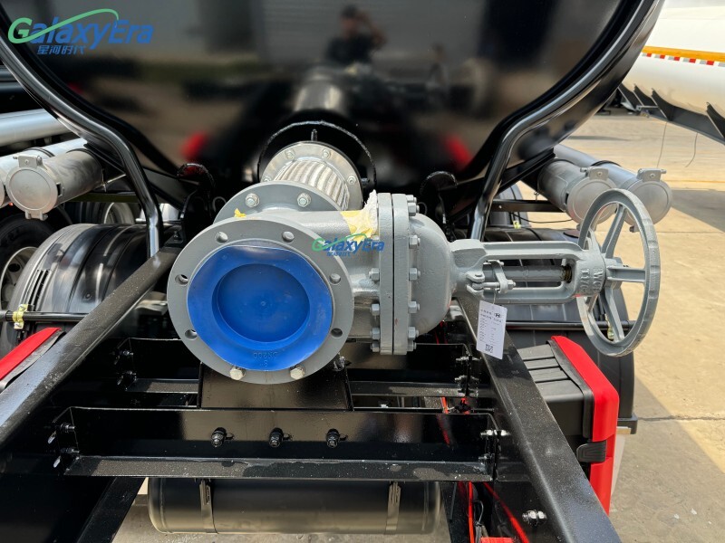 مقطورة شبه ناقلة صهريج وقود الديزل