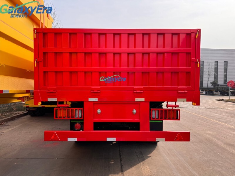 مقطورة ثلاثية المحور بجانب قابل للإنزال