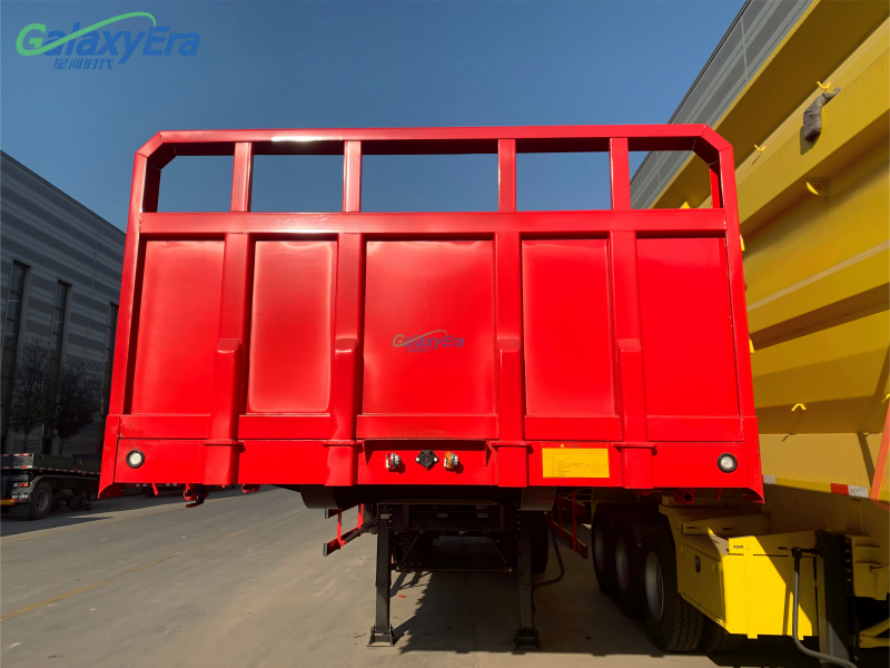 مقطورة ثلاثية المحور بجانب قابل للإنزال