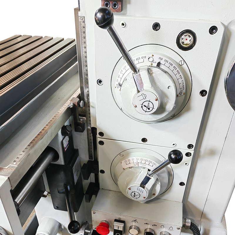 ماكينة تفريز عالمية X8126A