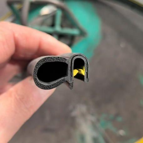 شريط إغلاق EPDM لفجوة باب السيارة