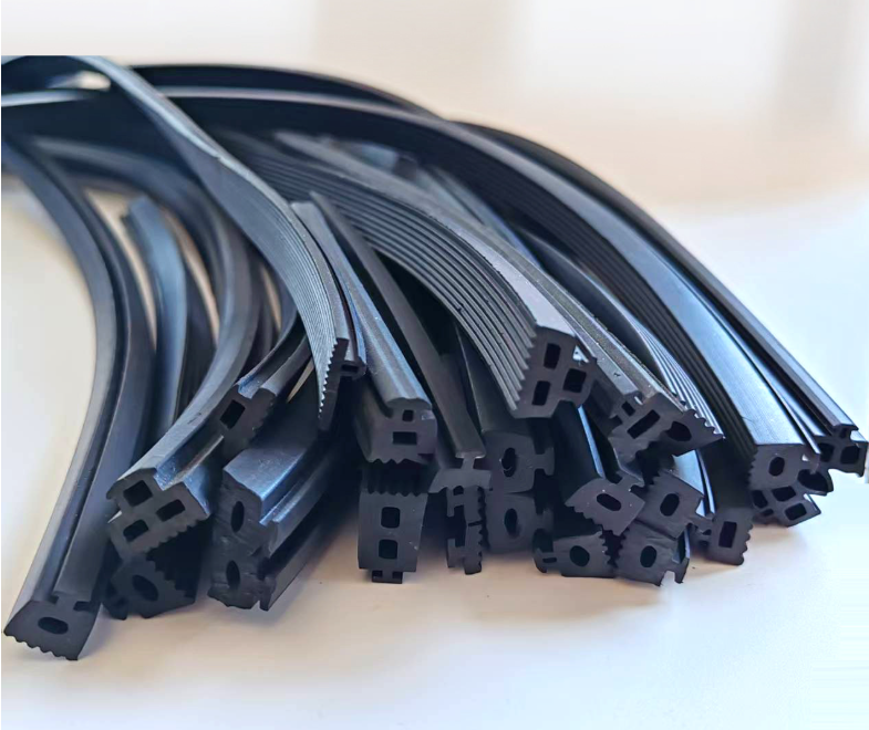 لماذا تفضل معظم المشاريع الشاهقة استخدام EPDM المطاطي بدلاً من PVC لأختام جدران الستائر؟