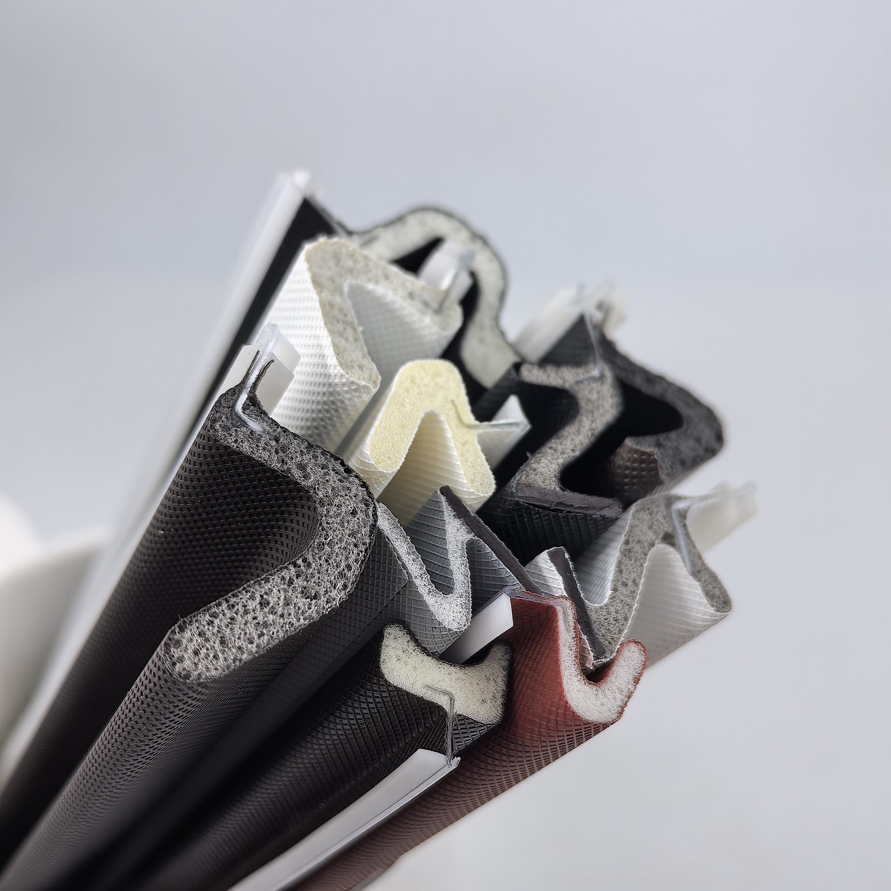 شريط منع التسرب الرغوي المطلي بالبولي يوريثان