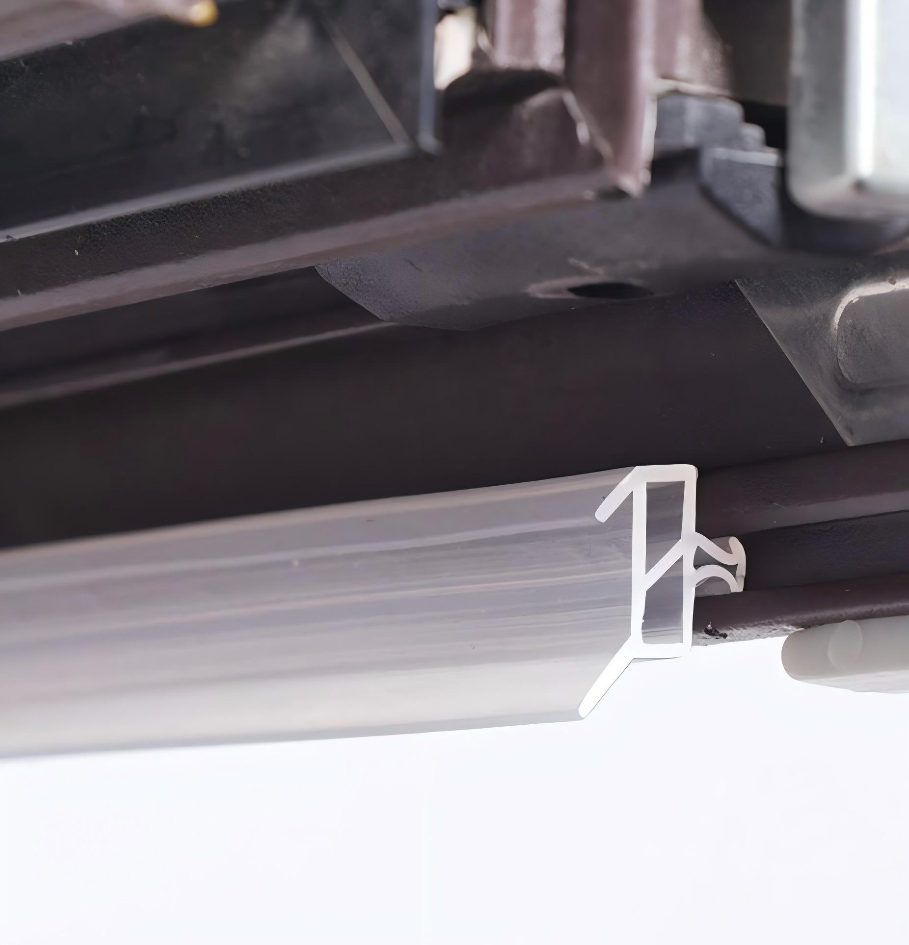 كيفية اختيار شرائط مطاطية لتدعيم الأبواب والنوافذ