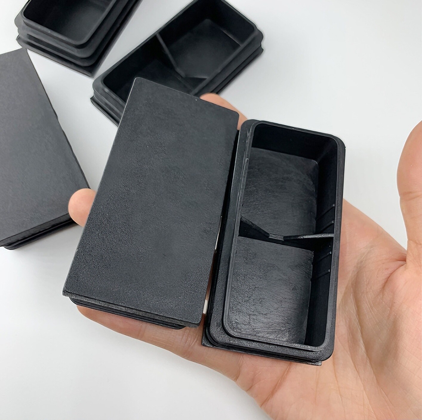 سدادات أنبوبية بلاستيكية مستطيلة الشكل