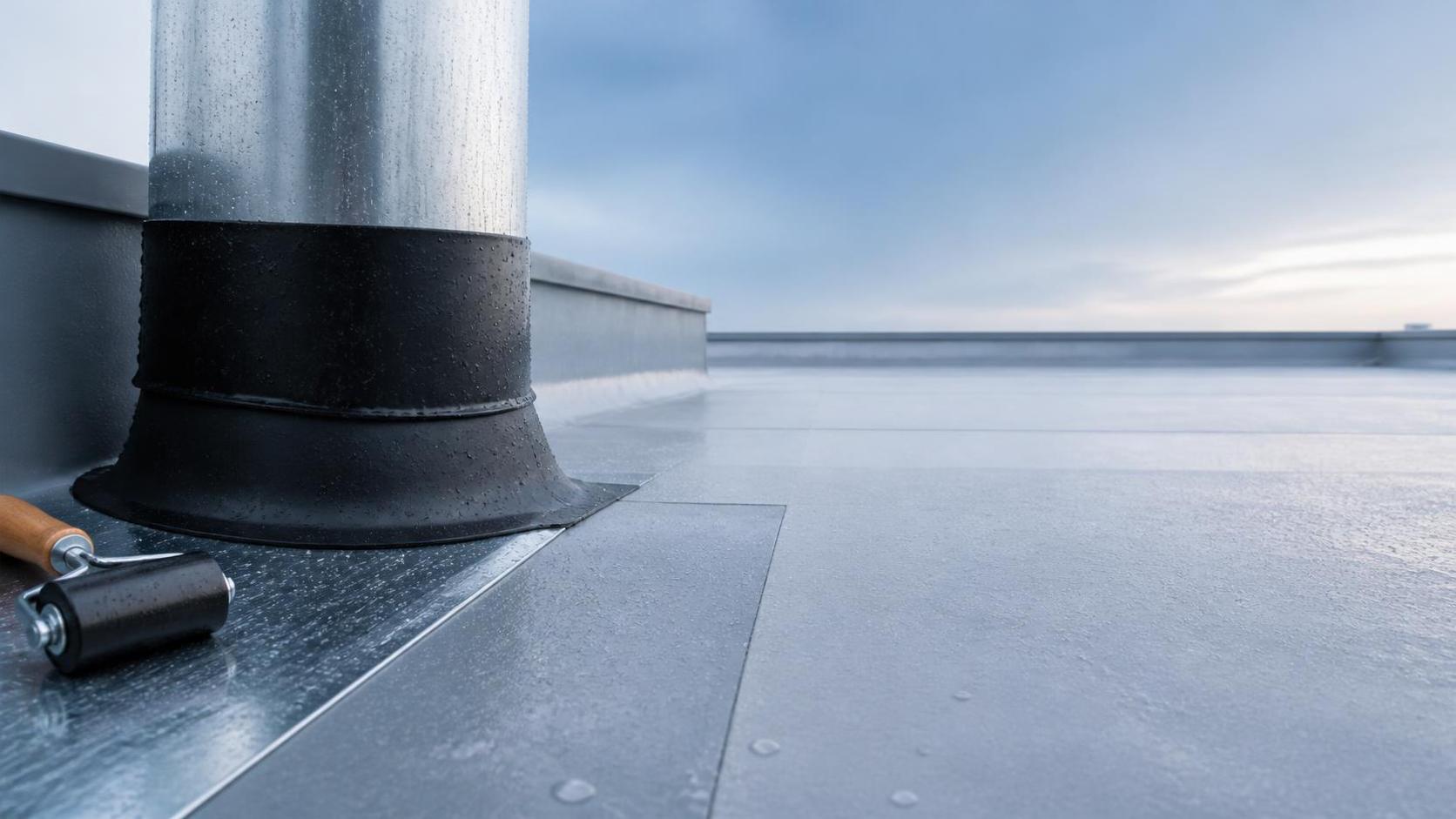 كيفية تركيب شرائط مطاط EPDM لعزل المياه حول اختراقات السقف
