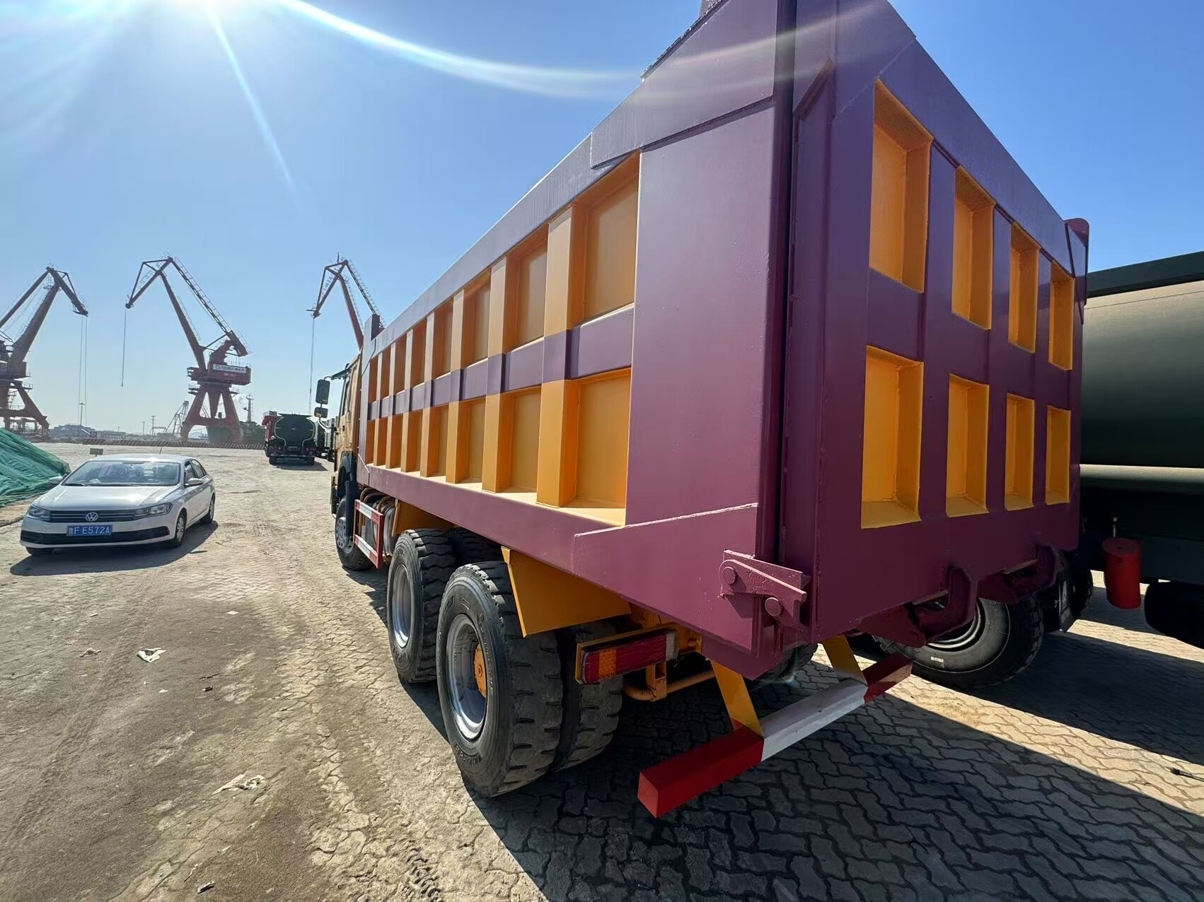 2025 شاندونغ جياكي تصدير شاحنات تفريغ إلى غيانا