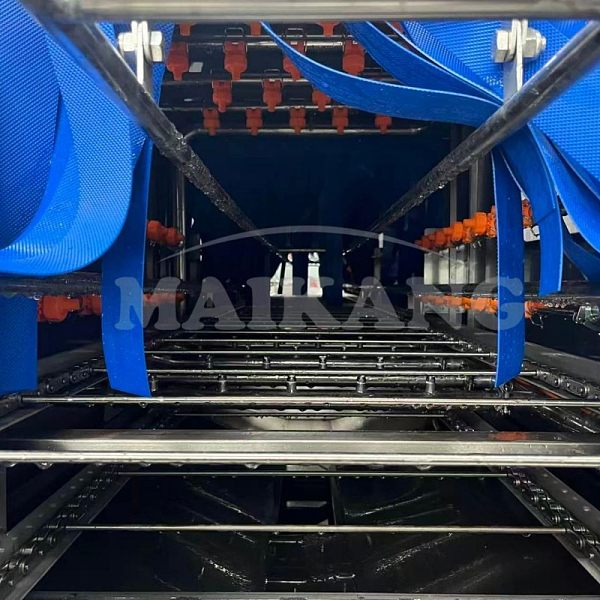 ترش الفوهات ستارة مائية على شكل مروحة لتقديم غسيل قوي وشامل للبالتات، مما يضمن عدم وجود نقاط عمياء.