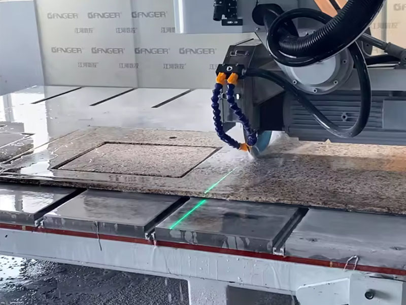 آلة قطع الجسور ذات 4 محاور GQ-3220BM (4+1)