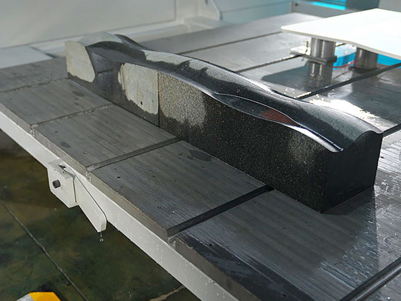 آلة قطع الجسور بخمس محاور GQ-3220DST (5+1، مع ATC)