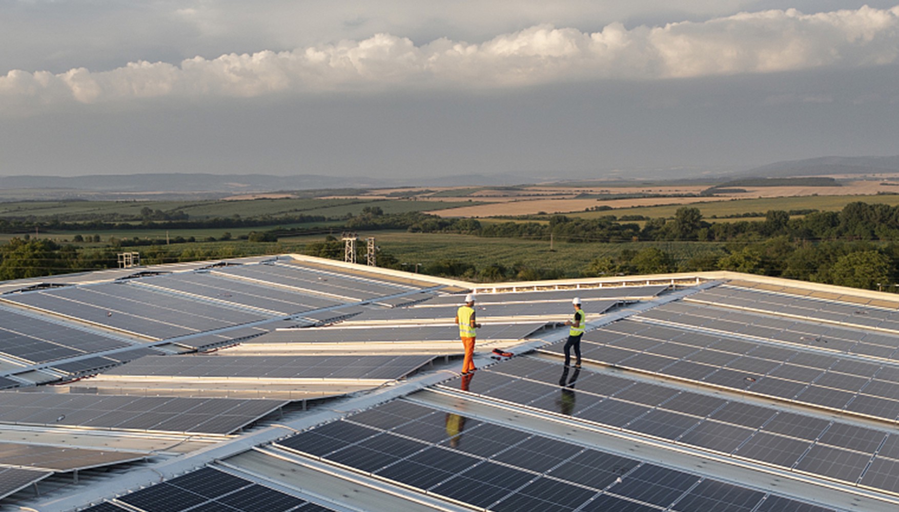 What is the principle of photovoltaic solar panels?