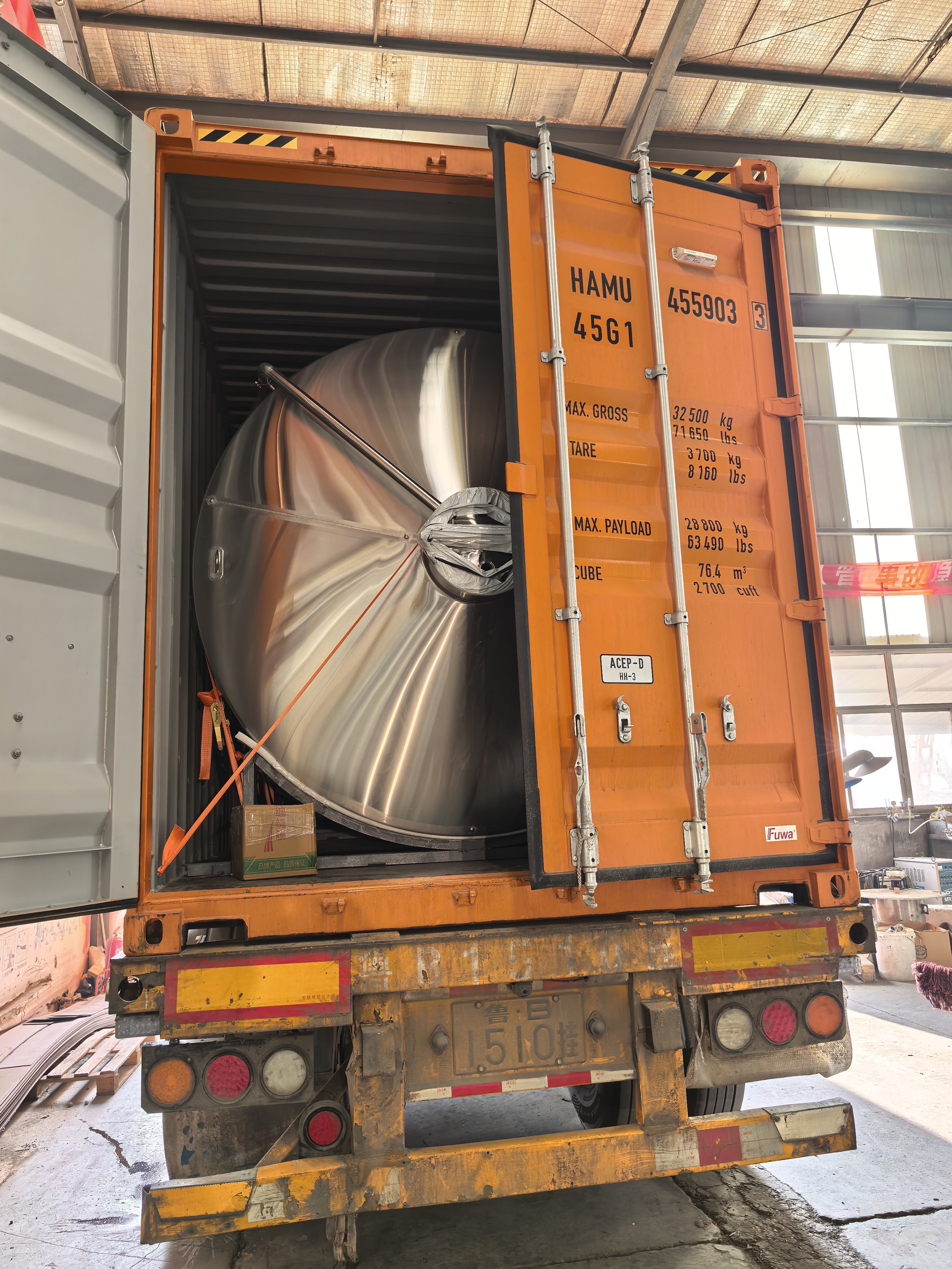 لقد شحننا للتو خزانات النبيذ الفوار للعملاء