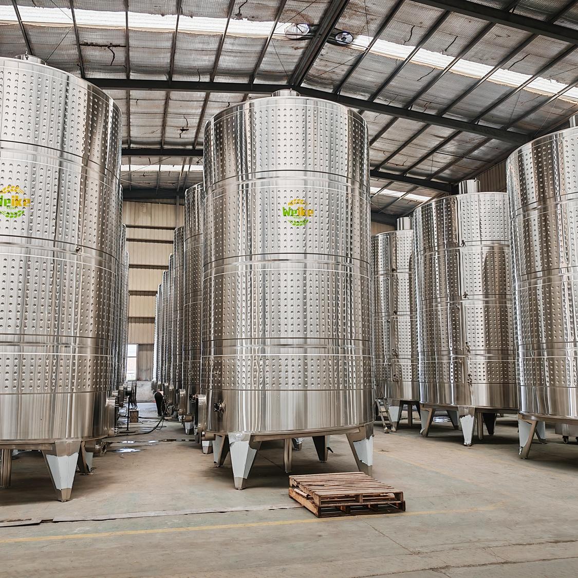 خزانات تخمير النبيذ والتخزين