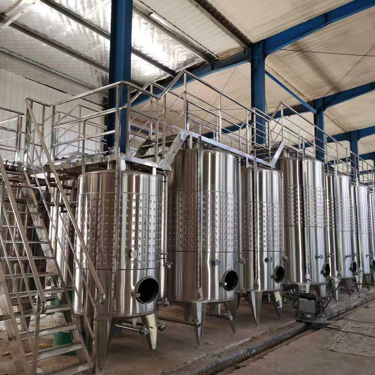 أعمال الفولاذ المقاوم للصدأ