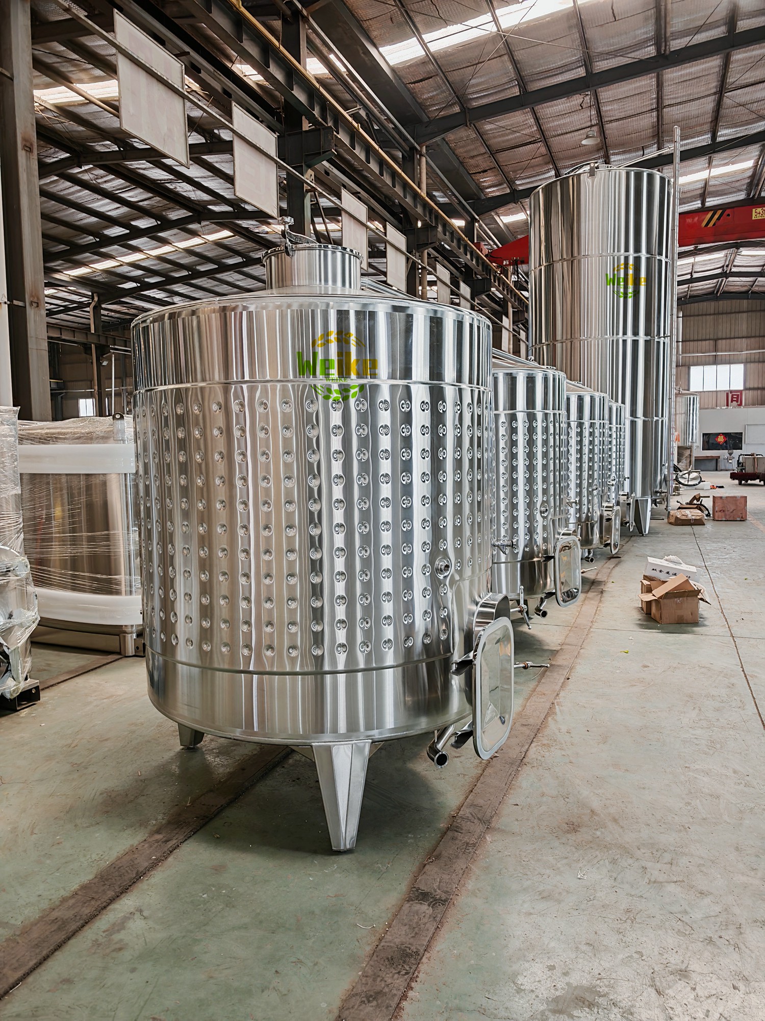 خزانات تخمير النبيذ الأحمر