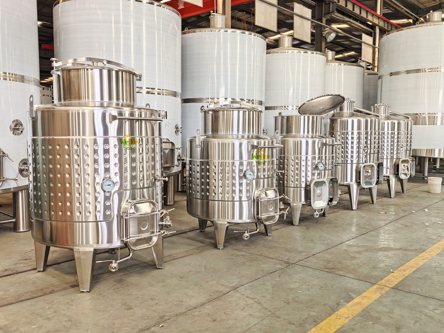 خزان تخمير النبيذ بسعة 1500L مزود بغلاف